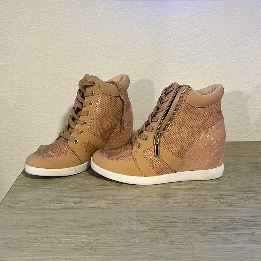 Womens wedge tennis shoes size 8